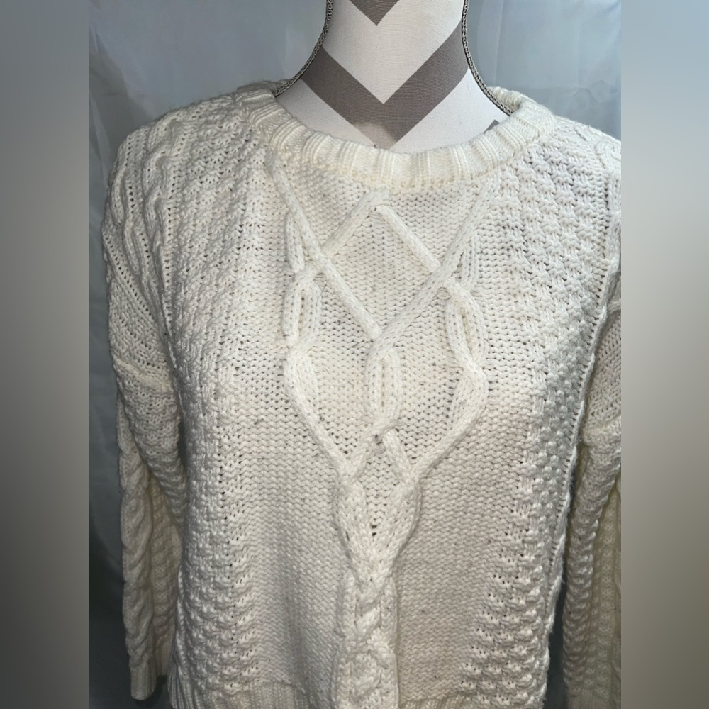 Women’s winter white sweater by MUDD